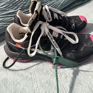 Nike Men’s Black and Pink Sneakers